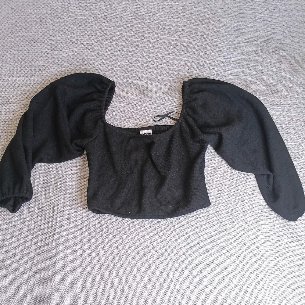 About Us Blouse Womens M Black Excellent Smocked Back Puff Sleeve Cropped Top